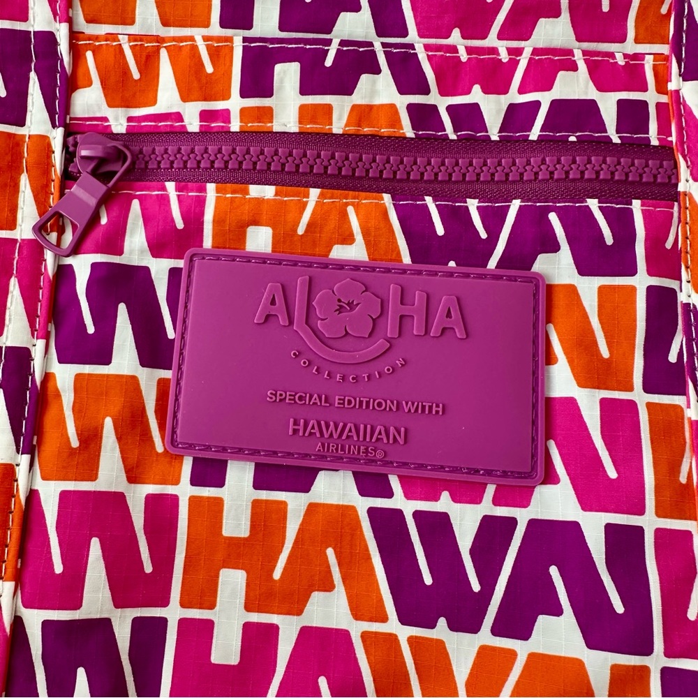 Aloha Collection Vintage Hawaiian Airlines Keep it Light Weekender Travel Duffle - Picture 10 of 12
